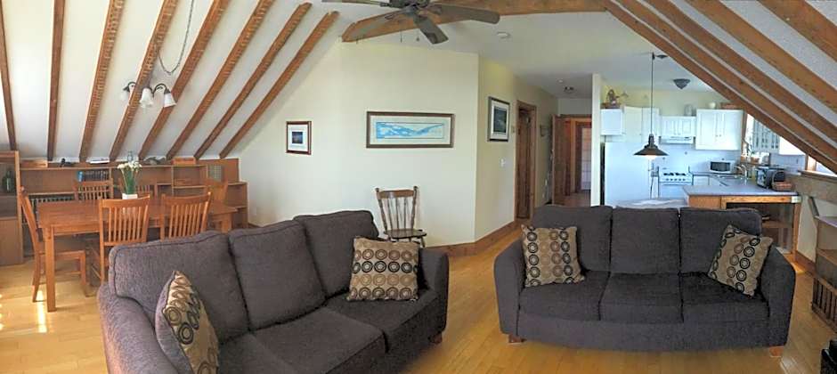 Boathouse Country Inn