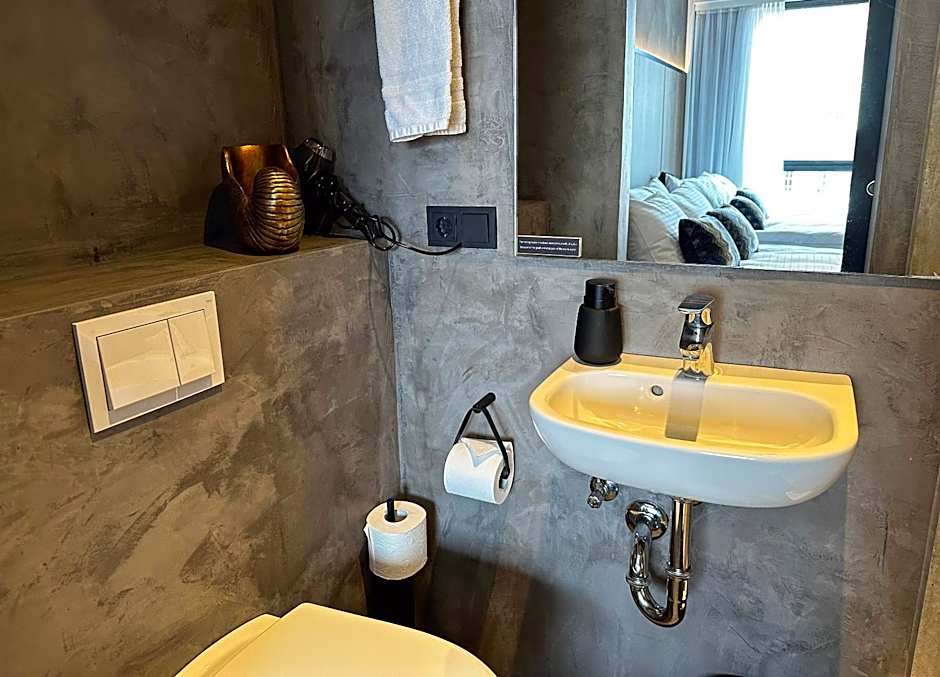 B14 Apartments & Rooms