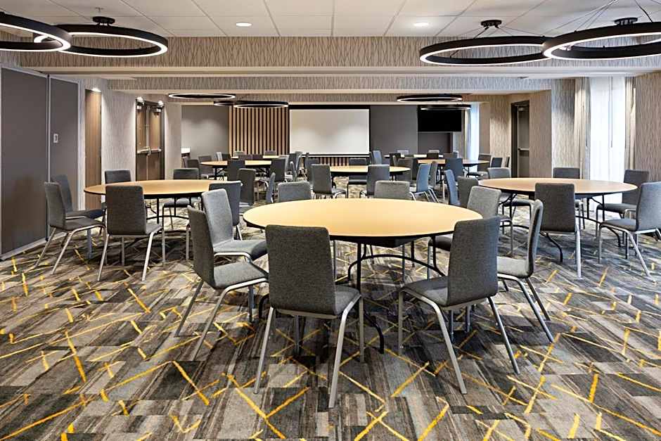 Holiday Inn & Suites Richmond West End by IHG