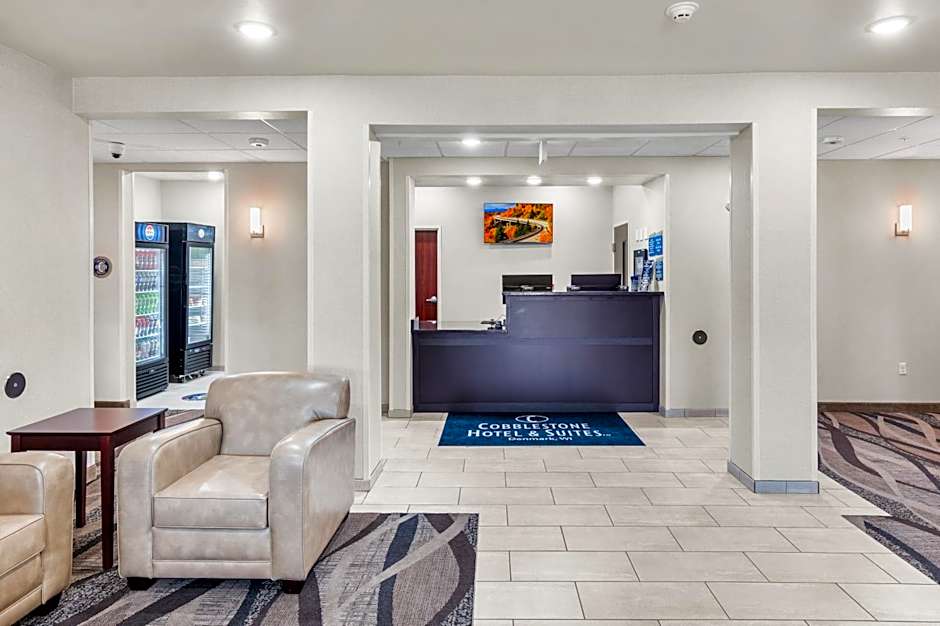 Cobblestone Hotel & Suites Denmark - Green Bay
