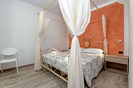 One-Bedroom Apartment Ground Floor with Lake View