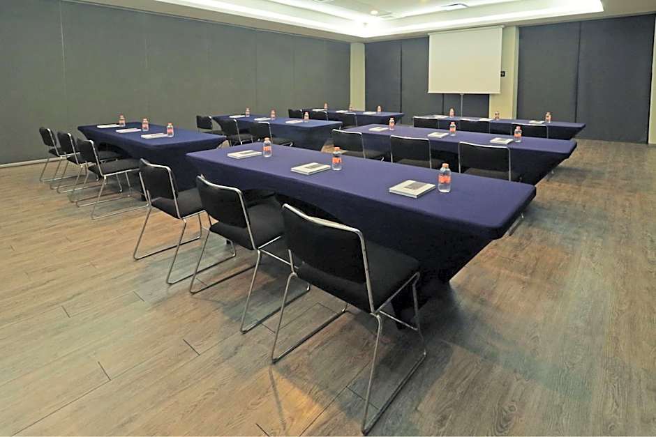 City Express Plus by Marriott Monterrey Galerias