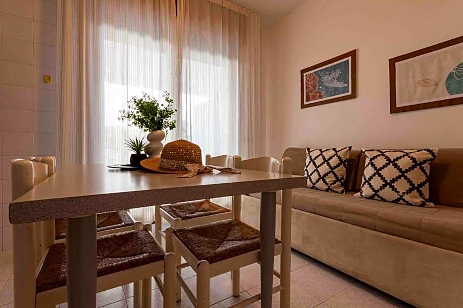 Welcoming flat just a short walk from the sea