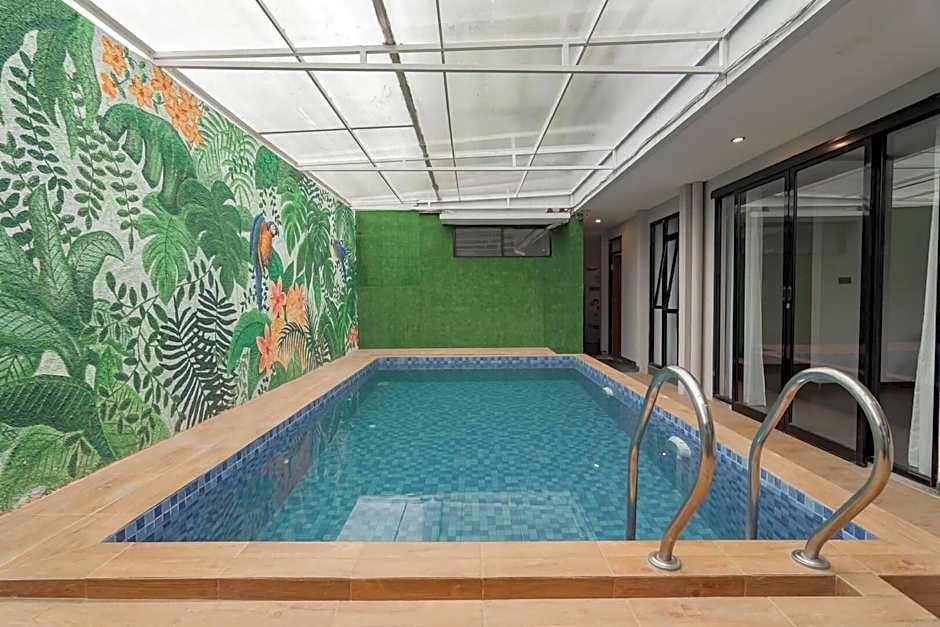 RedDoorz Plus near Lembang Park & Zoo