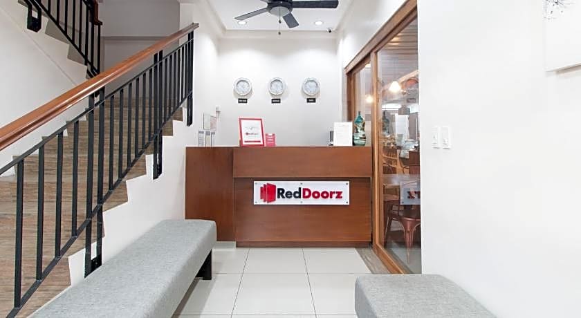 Reddoorz Plus @ Diola Villamonte Bacolod