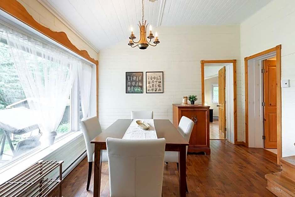 Chalet du Village - Rustic charm, lake - beach access