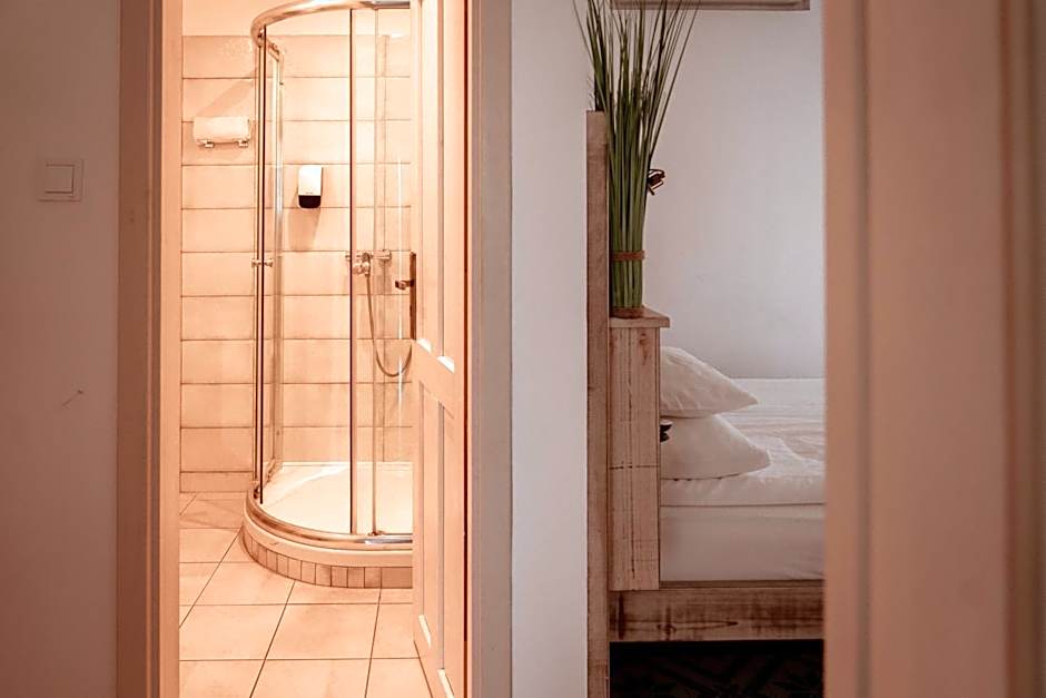 Fészek -Étel és Hotel-