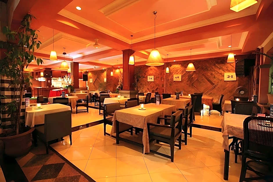 Super OYO Townhouse Oak Maxi Hotel Legian