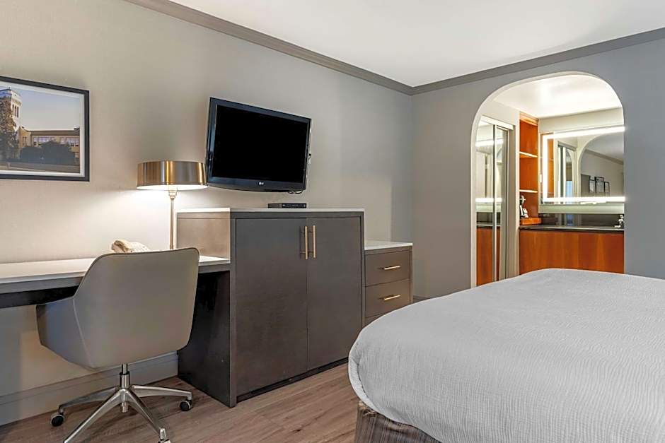 Best Western Plus Executive Suites