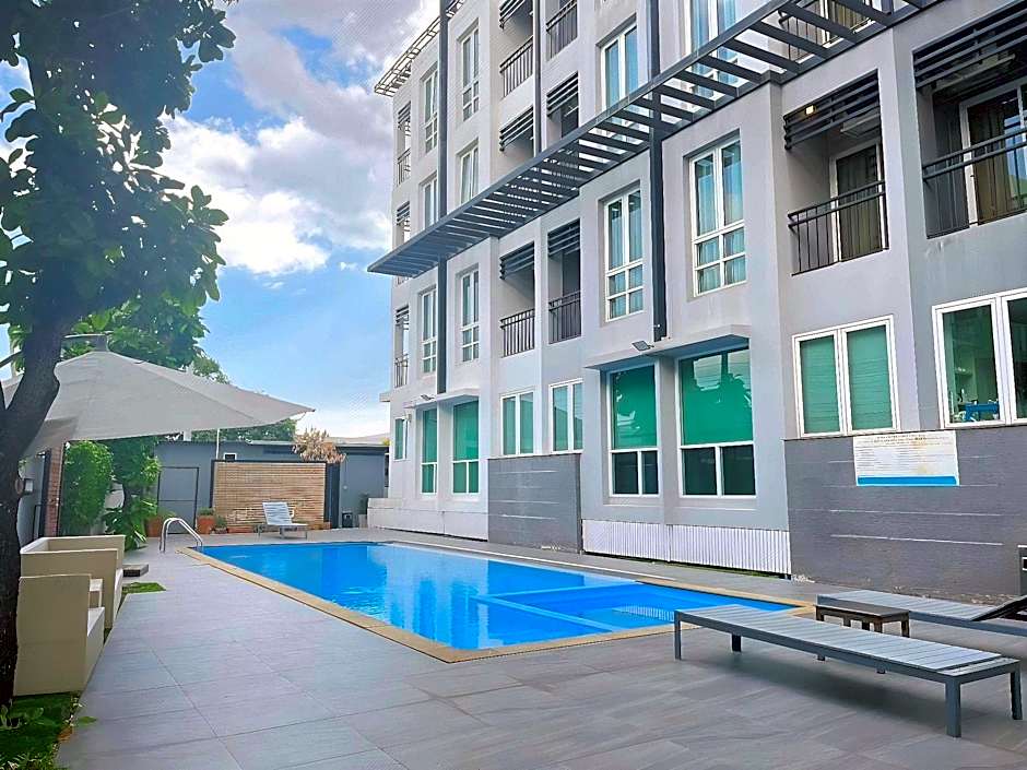 Crystal Suites Suvarnabhumi Airport