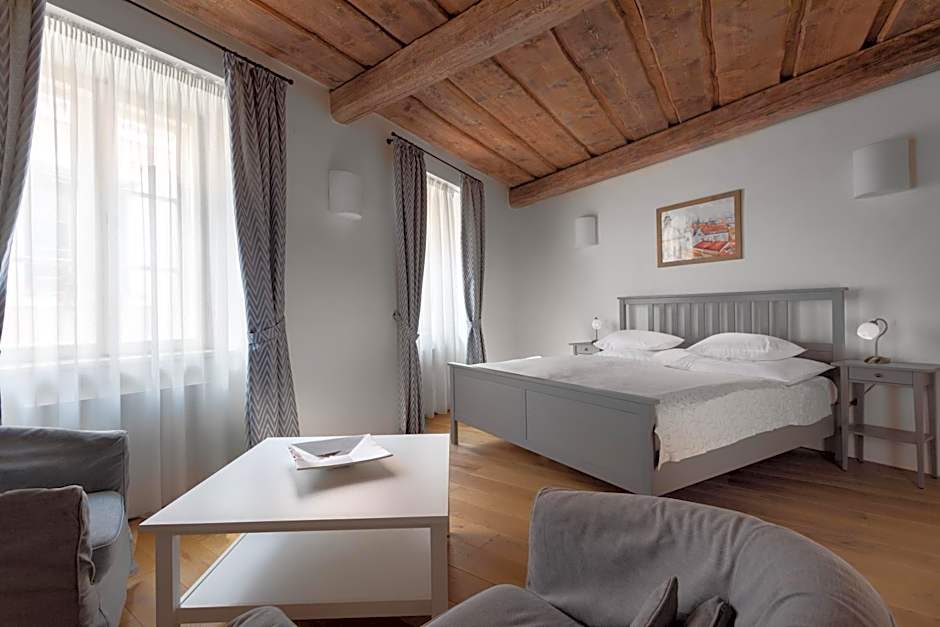 Hotel At the White Lily