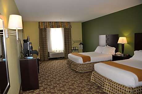 Standard Queen Room with Two Queen Beds and Mobility Accessible Tub