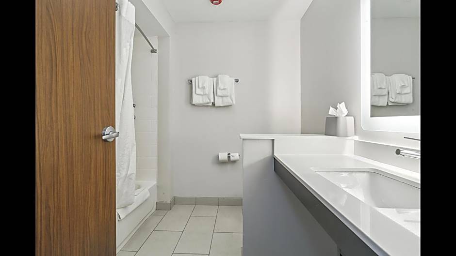 Holiday Inn Express & Suites Bensenville - OHare By IHG