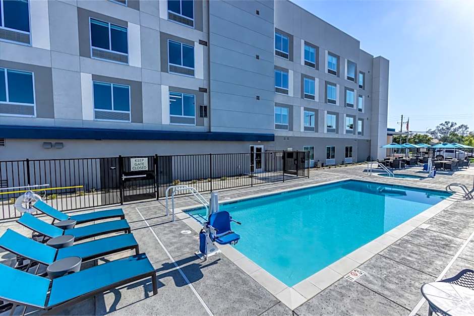Hampton Inn & Suites Bakersfield Central