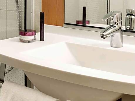 Two Adjacent Double Rooms (non communicating)