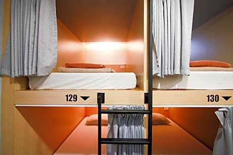 Bunk Bed in Mixed Dormitory Room