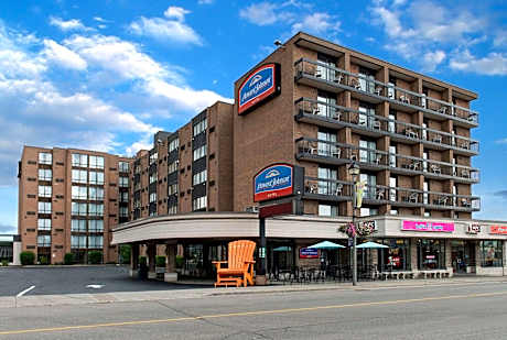 Howard Johnson Hotel by Wyndham by the Falls Niagara Falls