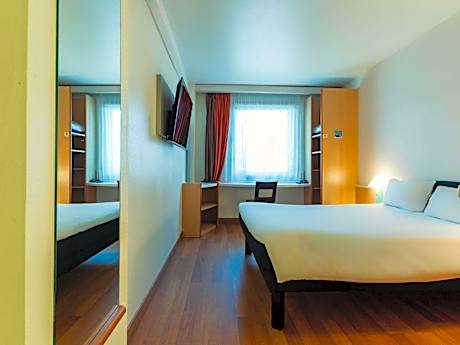 Standard Double Room - Non-Smoking