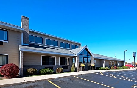 AmericInn by Wyndham Hartford WI