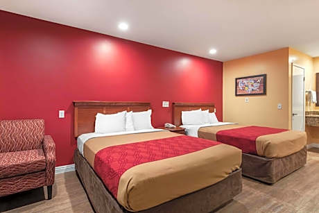 Queen Room with Two Queen Beds - Smoking