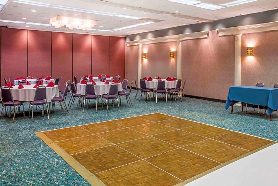 Howard Johnson by Wyndham Salem Hotel & Conference Center