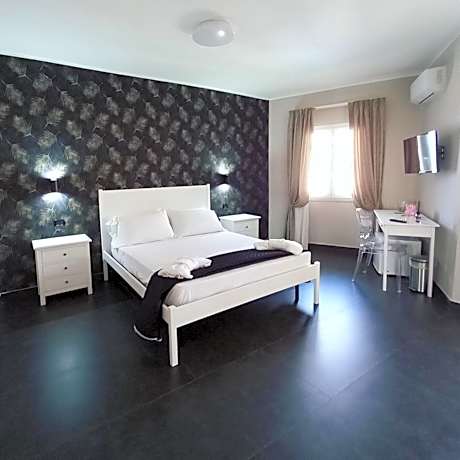 Deluxe Double Room with Balcony and Sea View