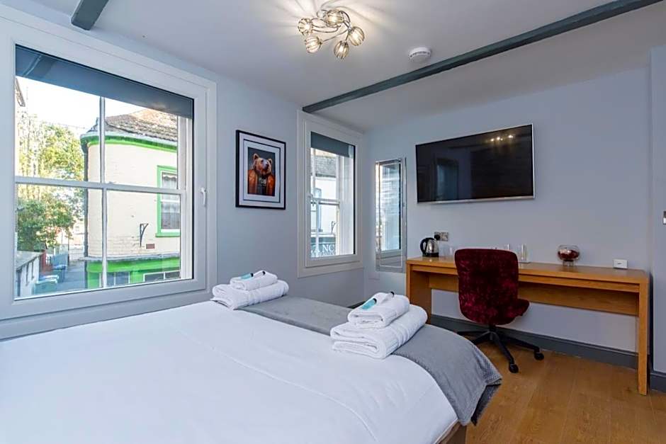 Twenty Hotel and Bar