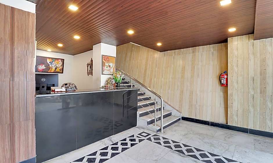 Treebo Mayur, Mall Road