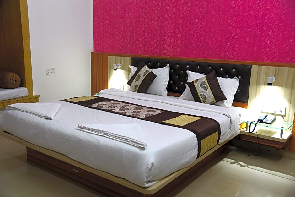 Hotel Marina Mahal