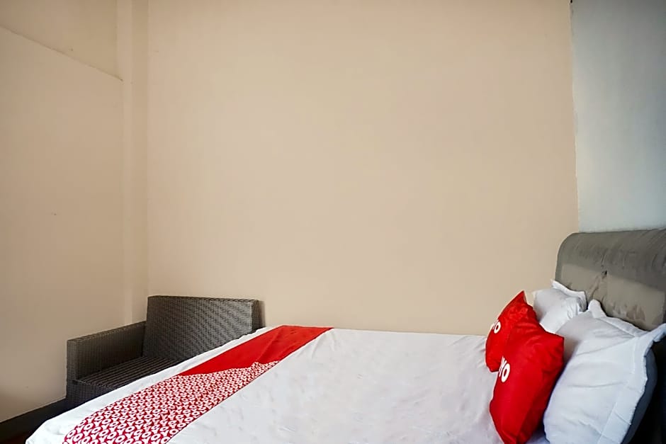 OYO 93003 B32 Homestay