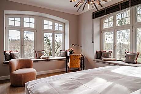 Suite with Lake View