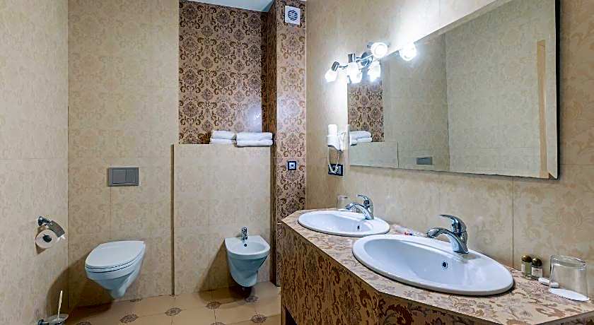 Ambassador Plaza Hotel