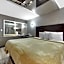 Hotel OPUS Bronx Near Bay Plaza Mall