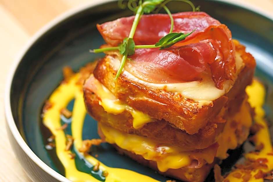 City Park Hotel by CHM