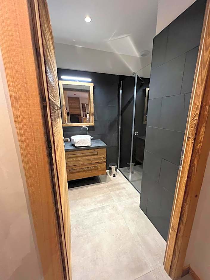 Gite Roche Des Ducs avec Piscine toute l'année, Spa, Sauna, Hammam