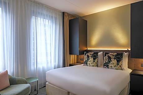 Double Room for Single Use
