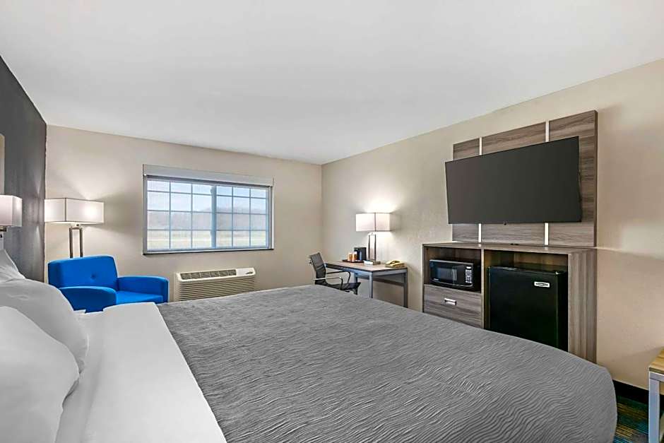 Quality Inn & Suites Fort Madison near Hwy 61