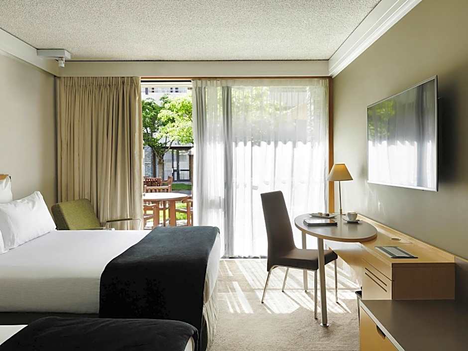Novotel Queenstown Lakeside
