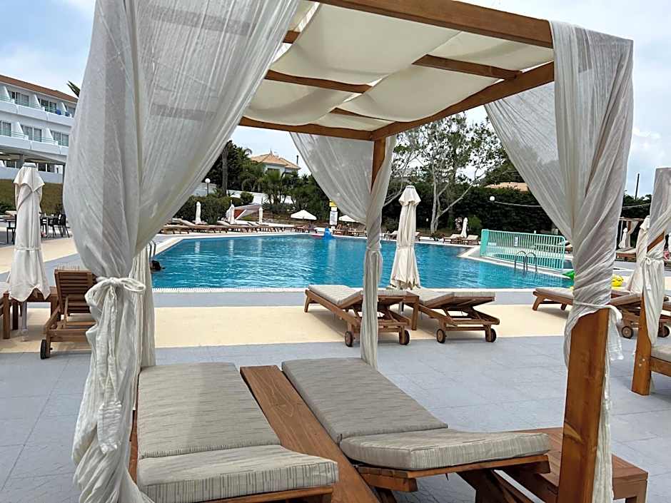 Adelais Bay Hotel
