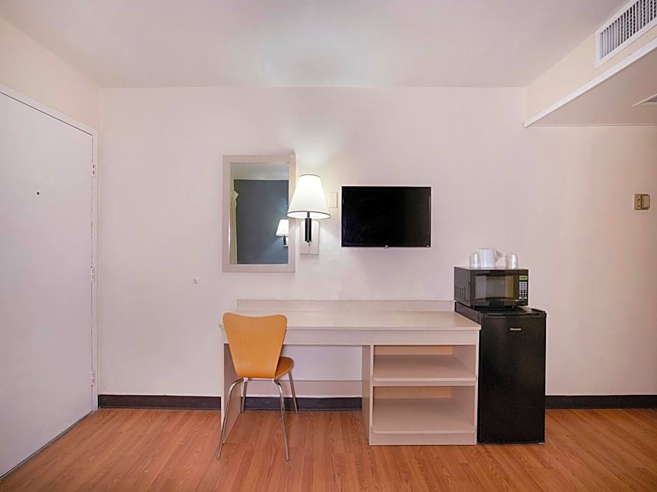 Clarion Pointe Ridgecrest Near China Lake Naval Station