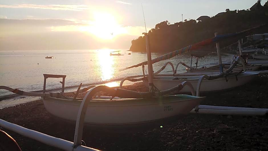 Jemeluk Beach Bungalows