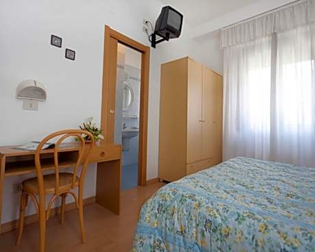 Double Room (1 Adult)