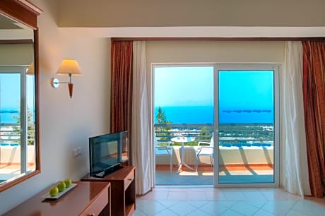 Double or Twin Room with Sea View (1 Adult + 1 Child)