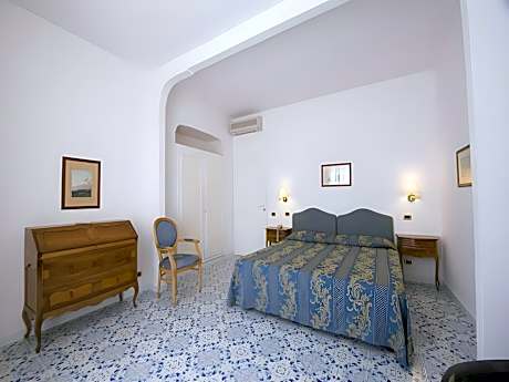 standard double or twin room with balcony sea view