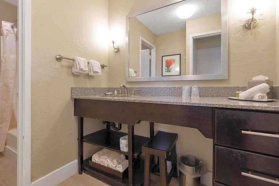 Plantation Hale Suites