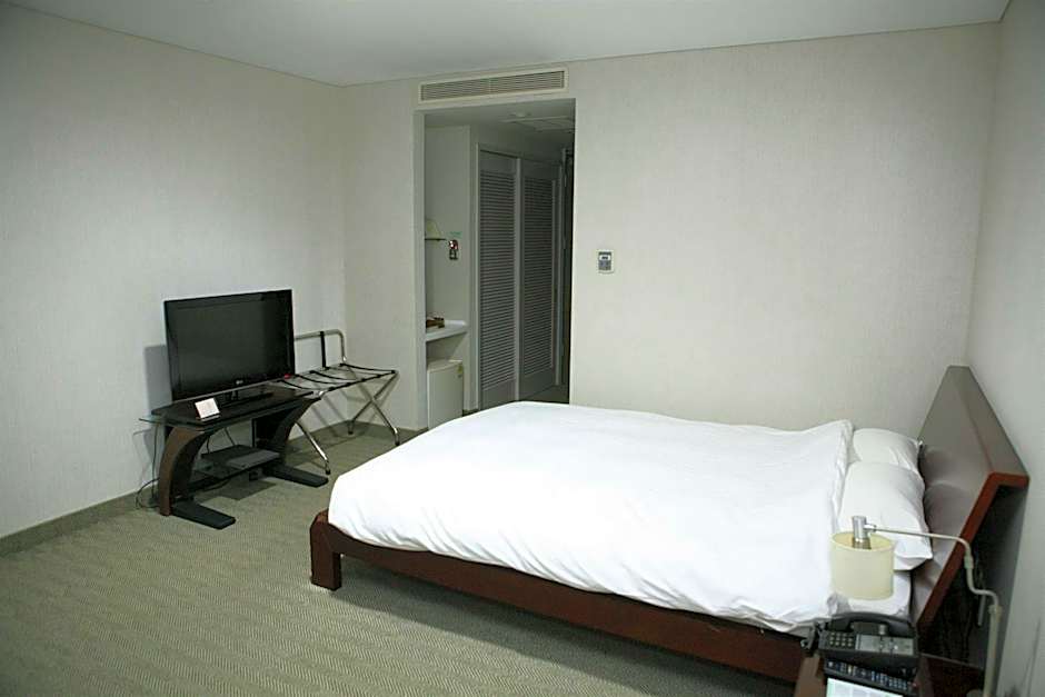 Gumi Century Hotel