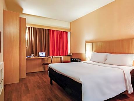 Standard Room with a double bed + an extra bed for children