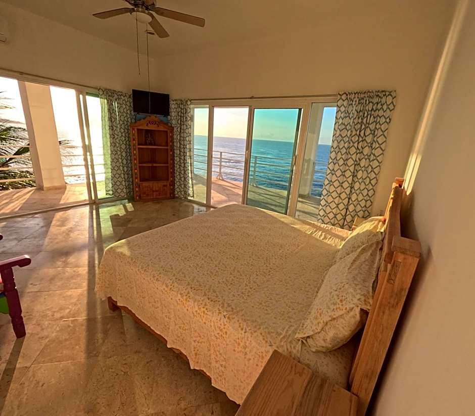Hotel Luz de Mar ' right on the beach