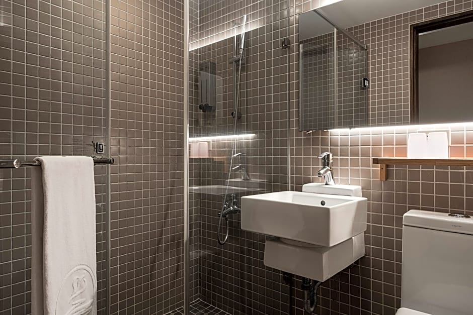 The Riverside Hotel International