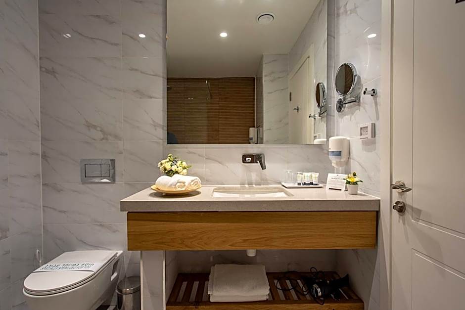 Logos hotel in Yad Hashmona